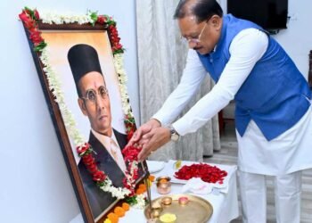 मुख्यमंत्री ने स्वातंत्र्यवीर विनायक दामोदर सावरकर की जयंती पर उन्हें किया नमन