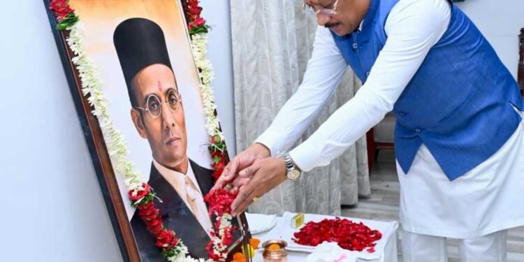 मुख्यमंत्री ने स्वातंत्र्यवीर विनायक दामोदर सावरकर की जयंती पर उन्हें किया नमन