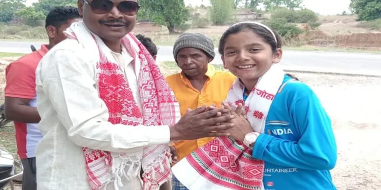 छत्तीसगढ़ की सबसे ऊंची चोटी पर 11 वर्षीय ग्रिहिता का परचम, दिया ‘बेटी बचाओ-बेटी पढ़ाओ’ का संदेश