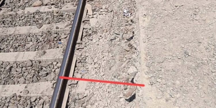 करोड़ों की परियोजना में बड़ी लापरवाही: ट्रेन–प्लेटफॉर्म गैप बढ़कर बना जानलेवा खतरा