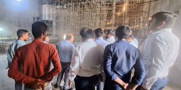 ‘सड़क खंडों के समग्र विकास की कार्ययोजना बनाकर करें काम, भविष्य की जरुरतों के अनुरूप एक साथ स्वीकृत कराएं फ्लाई-ओवर्स’