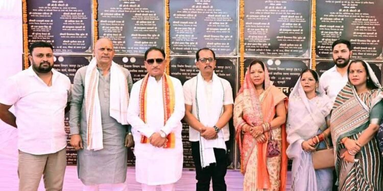 मुख्यमंत्री  विष्णुदेव साय ने कुनकुरी क्षेत्र को दी विकास कार्यों की बड़ी सौगात: 16 करोड़ रुपए से अधिक के 12 विकास कार्यों का भूमिपूजन एवं लोकार्पण