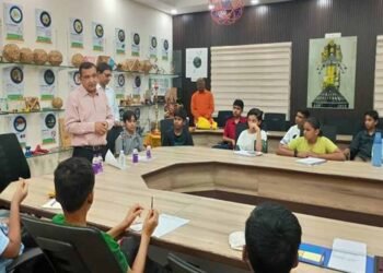 विद्यार्थियों ने समझे एयरोडायनामिक्स के वैज्ञानिक सिद्धांत