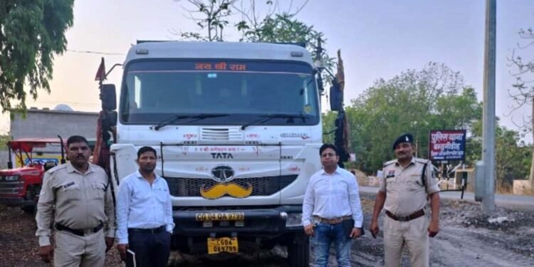 रेत के अवैध परिवहन पर बड़ी कार्रवाई, 6 हाइवा और 3 ट्रैक्टर जब्त