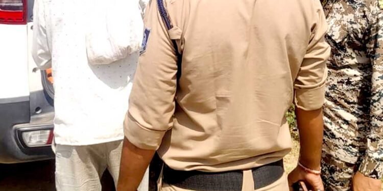 मुरैना के डायल-112 हीरोज कुएँ में गिरकर घायल हुए 45 वर्षीय व्यक्ति को पहुँचाया अस्पताल