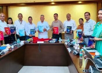 विद्यार्थियों को वैश्विक अवसरों के अनुरूप तैयार करने की दिशा में कार्य करें : मंत्री परमार