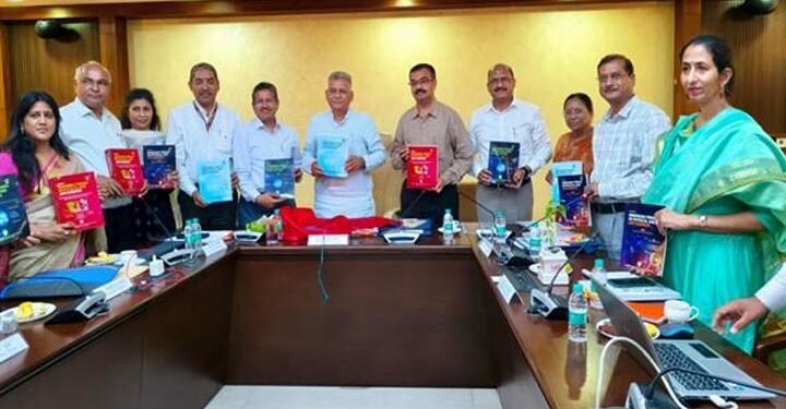 विद्यार्थियों को वैश्विक अवसरों के अनुरूप तैयार करने की दिशा में कार्य करें : मंत्री परमार