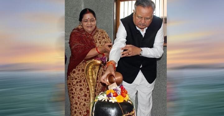 मुख्यमंत्री विष्णु देव साय ने विधानसभा अध्यक्ष डॉ. रमन सिंह को वैवाहिक वर्षगांठ पर दी बधाई