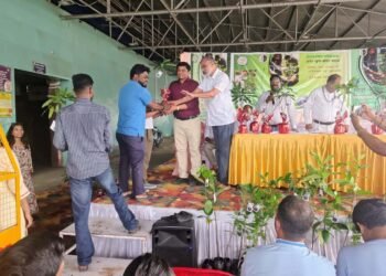 भोपाल स्टेशन पर ‘हरित युवा–हरित भारत’ अभियान की शुरुआत, यात्रियों को बांटे गए 500 पौधे
