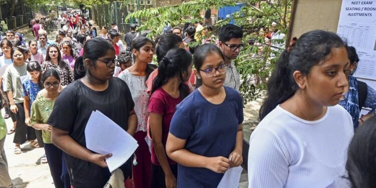 NEET पेपर पर सिक्योरिटी लॉकडाउन! CISF, CRPF और एयरफोर्स की निगरानी में 551 शहरों तक पहुंचेगा प्रश्नपत्र