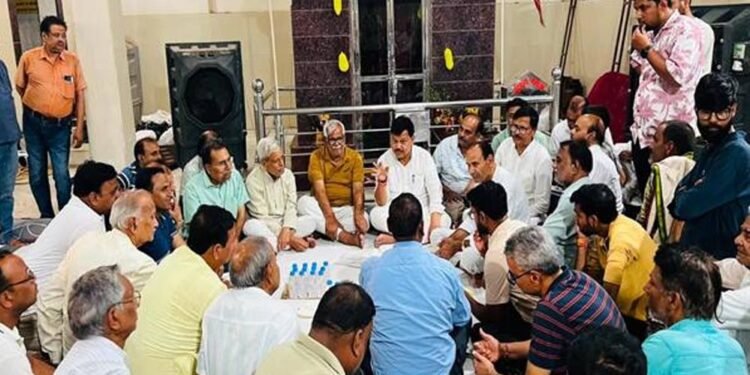 माता मंदिर में रात्रि विश्राम के दौरान ऊर्जा मंत्री तोमर ने लगाई जन चौपाल