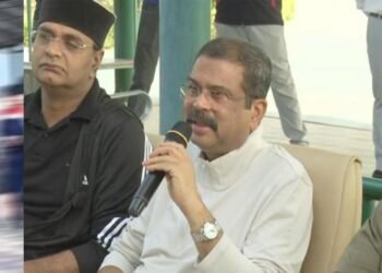 केंद्रीय शिक्षा मंत्री प्रधान ने शूटिंग अकादमी में खिलाड़ियों से किया संवाद