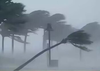 IMD का अलर्ट: 17 राज्यों में आंधी-बारिश का खतरा, 70 किमी/घंटा तक चलेंगी तेज हवाएं