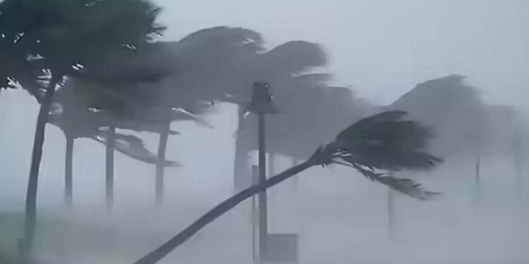IMD का अलर्ट: 17 राज्यों में आंधी-बारिश का खतरा, 70 किमी/घंटा तक चलेंगी तेज हवाएं