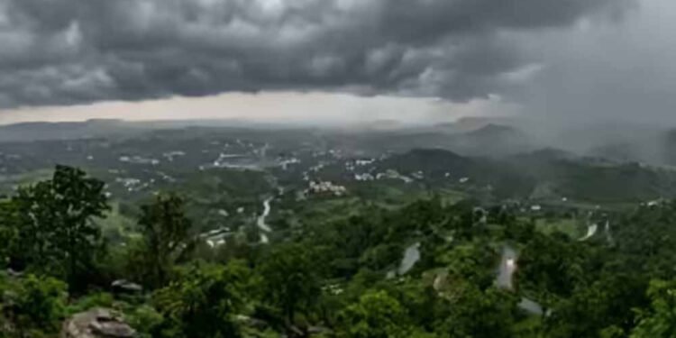 IMD अलर्ट: 11 राज्यों में 24 घंटे के भीतर आंधी-बारिश का खतरा