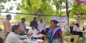 एनएमडीसी की CSR पहल: दंतेवाड़ा के 10 गांवों में निःशुल्क स्वास्थ्य शिविर से सैकड़ों ग्रामीण लाभान्वित
