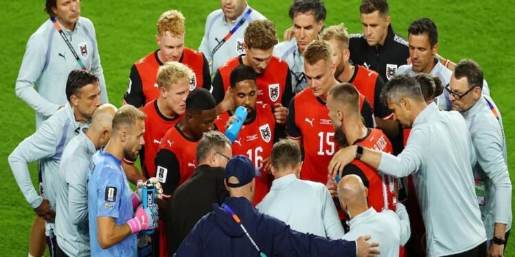 हाइड्रेशन ब्रेक या खेल में रुकावट? FIFA वर्ल्ड कप 2026 के नए नियम पर छिड़ी बहस, फीका पड़ रहा रोमांच!