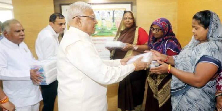 महिलाएं अपने स्वास्थ्य के प्रति रहें सजग : राज्यपाल पटेल