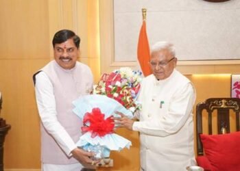 राज्यपाल पटेल ने अपना जन्म दिवस बच्चों के साथ मनाया