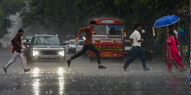 Mumbai Monsoon: बारिश से बेहाल मुंबई, अंधेरी सबवे डूबा; कई इलाकों में जलभराव, IMD का येलो अलर्ट जारी