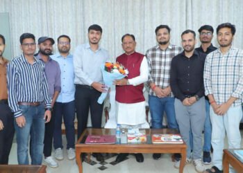 मुख्यमंत्री विष्णुदेव साय ने यूपीएससी प्रारंभिक परीक्षा में सफल ट्राइबल यूथ हॉस्टल के विद्यार्थियों से की मुलाकात