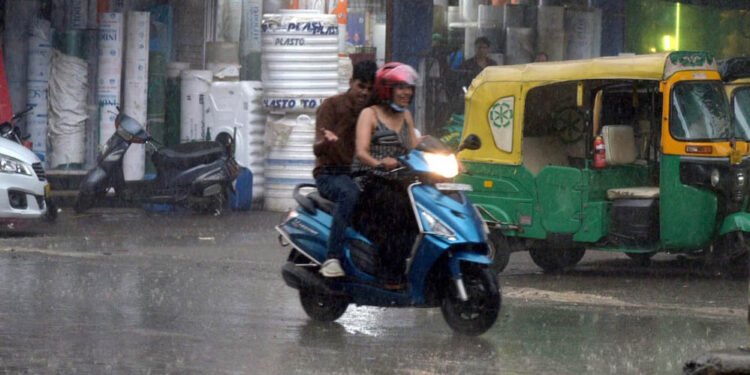 MP Monsoon Update: 40 जिलों में अब तक नहीं पहुंचा मानसून, 38% कम बारिश; उज्जैन-देवास में भारी बारिश का अलर्ट