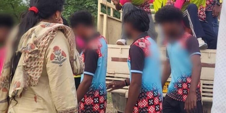 राज्य बाल अधिकार संरक्षण आयोग की कार्रवाई, पिकअप वाहन चालक पर जांच के आदेश