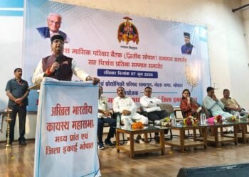 बाल कायस्थ प्रतिभाओं का नेतृत्व कमाल: 33 मेधावी विद्यार्थियों का सम्मान, नई पीढ़ी को सौंपी जिम्मेदारी