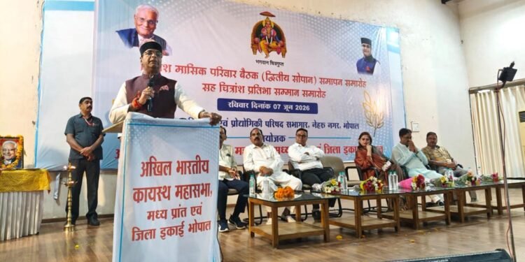 बाल कायस्थ प्रतिभाओं का नेतृत्व कमाल: 33 मेधावी विद्यार्थियों का सम्मान, नई पीढ़ी को सौंपी जिम्मेदारी