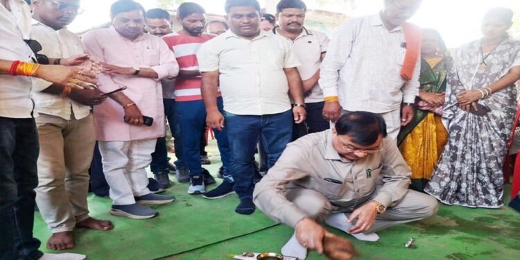 उद्योग मंत्री ने किया 40 लाख रूपए के सड़क डामरीकरण कार्य का शुभारंभ