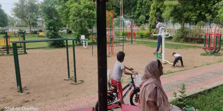 40 करोड़ की सरकारी जमीन विवाद में नया मोड़, 52 साल पुरानी रजिस्ट्री की होगी जांच