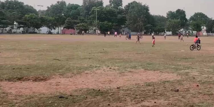 दुर्ग में बहुद्देशीय स्टेडियम निर्माण का रास्ता साफ, अधिकारियों ने किया भूमि सीमांकन