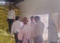 खाद कालाबाजारी पर बड़ा एक्शन, 1500 बोरी जब्त; दो प्रतिष्ठानों के लाइसेंस निलंबित