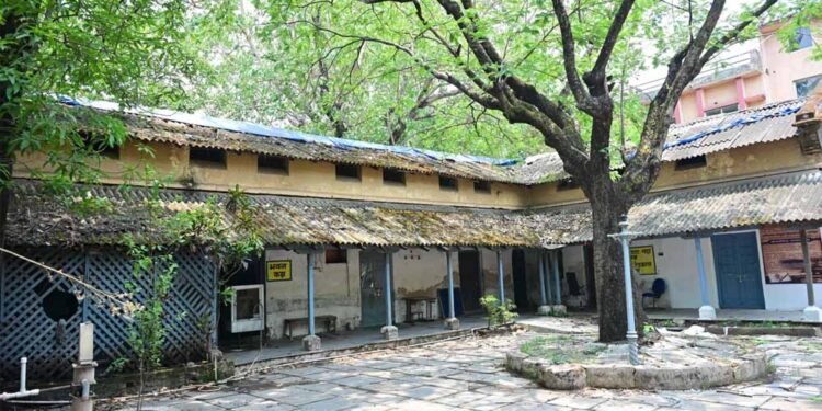 दुर्ग में 100 साल पुराने DEO कार्यालय भवन का होगा नवनिर्माण, जल्द शुरू होगा काम