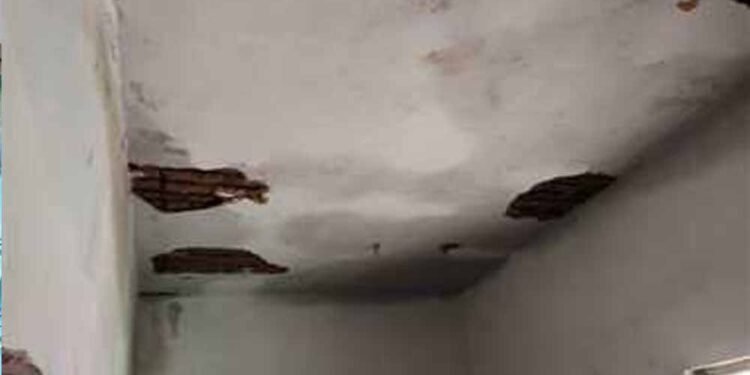 कोंडागांव में पंचायत भवन की छत का पलस्तर गिरा, दो प्रशिक्षु युवतियां घायल