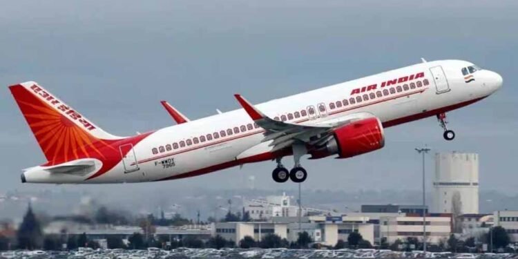 रायपुर एयरपोर्ट पर बड़ा हादसा टला, एअर इंडिया की फ्लाइट से टकराया पक्षी; यात्रियों में मची अफरा-तफरी