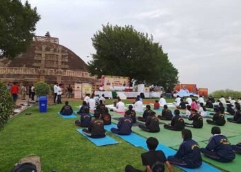 प्रदेश के प्रमुख पर्यटन स्थलों से गूंजा योग का वैश्विक संदेश, योग अपनाने का लिया गया सामूहिक संकल्प