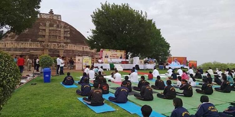 प्रदेश के प्रमुख पर्यटन स्थलों से गूंजा योग का वैश्विक संदेश, योग अपनाने का लिया गया सामूहिक संकल्प