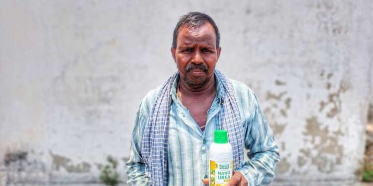 नैनो यूरिया और नैनो डीएपी से किसान मनोहर यादव की खेती बनी अधिक लाभकारी