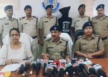 जीआरपी जबलपुर ने त्वरित कार्रवाई कर ट्रेन में चोरी गए आभूषण एवं सामान को मात्र दो घंटे में किया बरामद