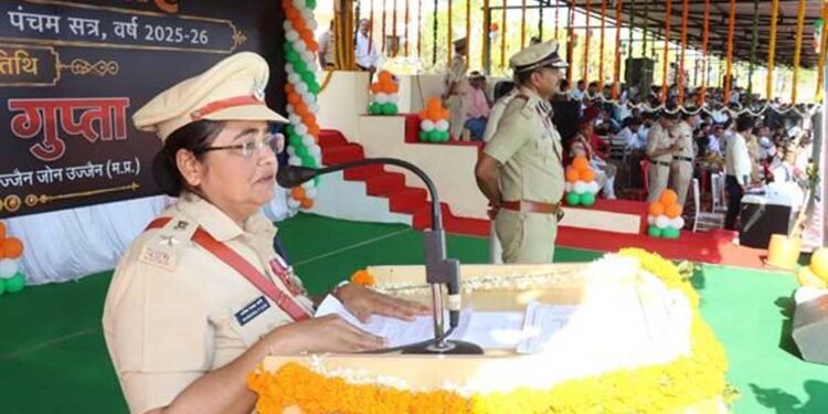 पुलिस प्रशिक्षण शाला उज्जैन में 206 नव आरक्षकों का दीक्षांत समारोह संपन्न