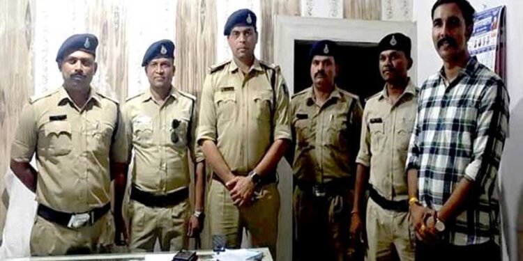 नरसिंहपुर पुलिस ने ऑनलाइन ट्रेडिंग के नाम पर ठगी करने वाले दो आरोपियों को किया गिरफ्तार