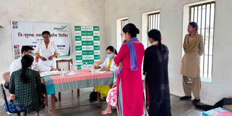 जिंदल फाउंडेशन की पहल: जिला जेल रायगढ़ में विशेषज्ञ चिकित्सकों ने की बंदियों की स्वास्थ्य जांच