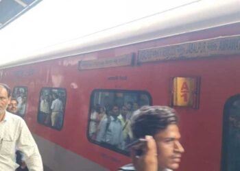 सतना रेलवे स्टेशन पर बड़ी चूक, डिस्प्ले में इंटरसिटी तो प्लेटफॉर्म पर पहुंची महाकौशल एक्सप्रेस