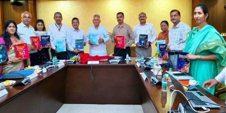 विद्यार्थियों को वैश्विक अवसरों के अनुरूप तैयार करने की दिशा में कार्य करें : मंत्री परमार