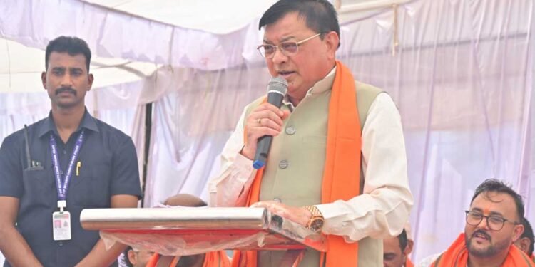 सुशासन तिहार: गोपालपुर समाधान शिविर में पहुंचे प्रभारी मंत्री लखन लाल देवांगन, 17 पंचायतों के ग्रामीणों को मिला योजनाओं का लाभ