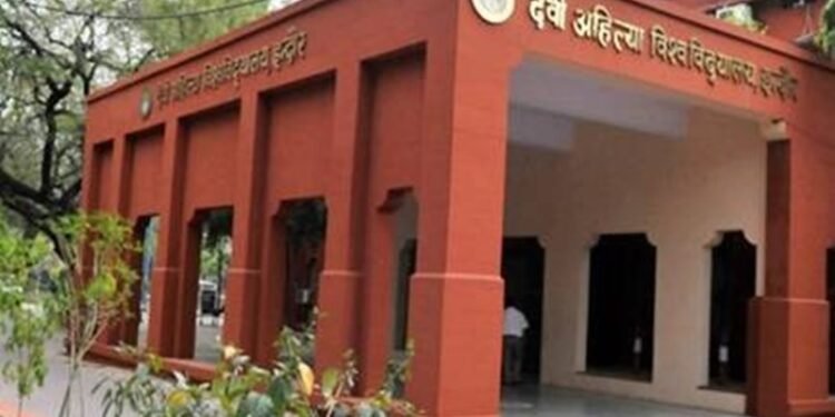जनजातीय अध्ययन को नई दिशा दे रहा इंदौर का डीएवीवी