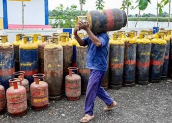 कमर्शियल सिलिंडर पर केंद्र का बड़ा फैसला, गैर-घरेलू पैक्ड LPG से हटे सभी प्रतिबंध
