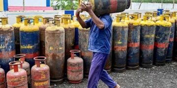 कमर्शियल सिलिंडर पर केंद्र का बड़ा फैसला, गैर-घरेलू पैक्ड LPG से हटे सभी प्रतिबंध