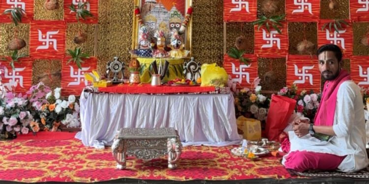 ए.टी. पैलेस में भगवान जगन्नाथ, बलभद्र एवं माता सुभद्रा की भव्य स्थापना, वैदिक मंत्रोच्चार के बीच सम्पन्न हुआ पूजन